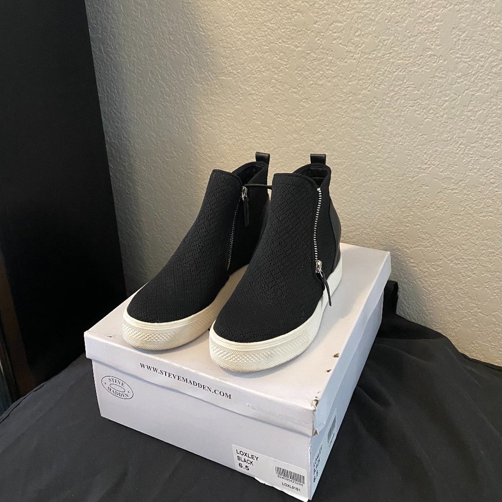 Steve Madden Loxley Wedge High Top Size 6.5 medium